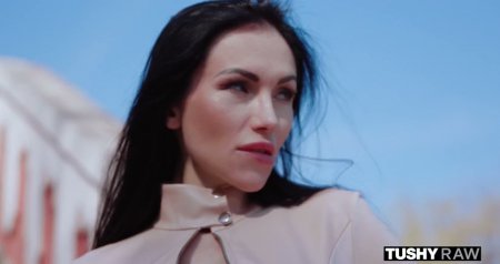 Саша Роуз у же привыкла к анальному сношению